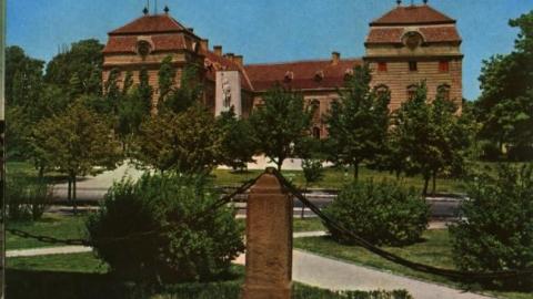 A kastély épülete a 20. század második felében